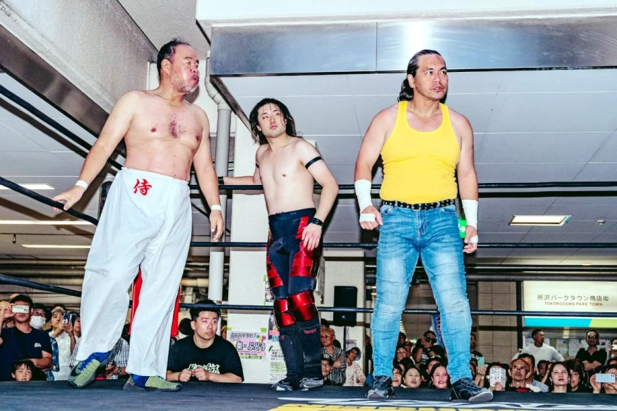 メインイベント・6人タッグマッチ