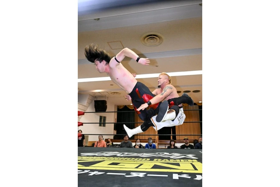 ダブルメインイベント　スピリット・オブ・ガンバレ世界タッグ選手権試合