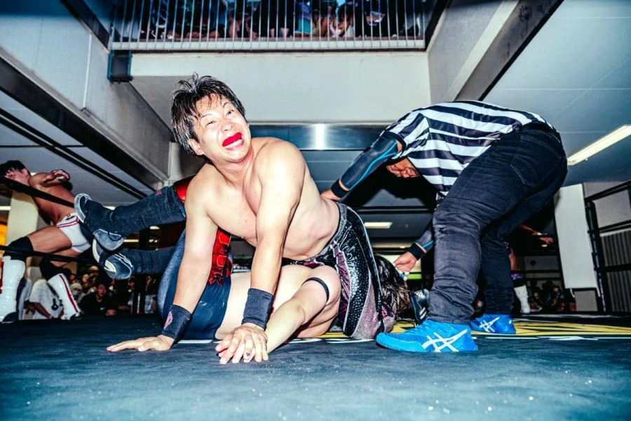 メインイベント・6人タッグマッチ