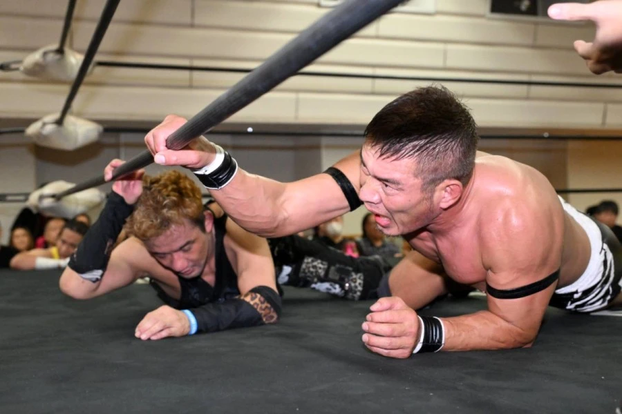  ダブルメインイベント　スピリット・オブ・ガンバレ世界無差別級選手権試合