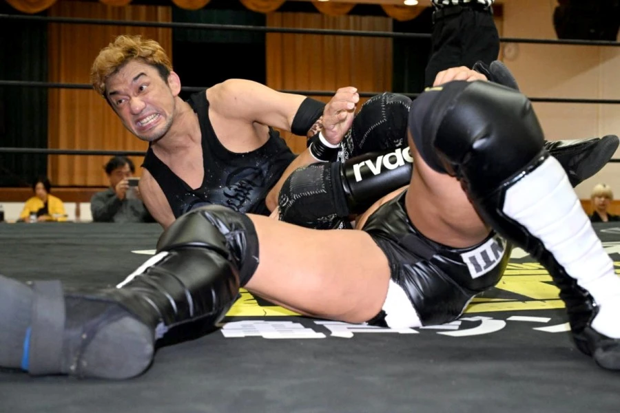  ダブルメインイベント　スピリット・オブ・ガンバレ世界無差別級選手権試合