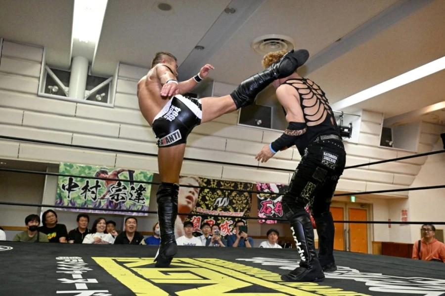  ダブルメインイベント　スピリット・オブ・ガンバレ世界無差別級選手権試合