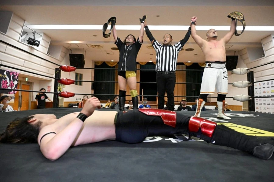 ダブルメインイベント　スピリット・オブ・ガンバレ世界タッグ選手権試合