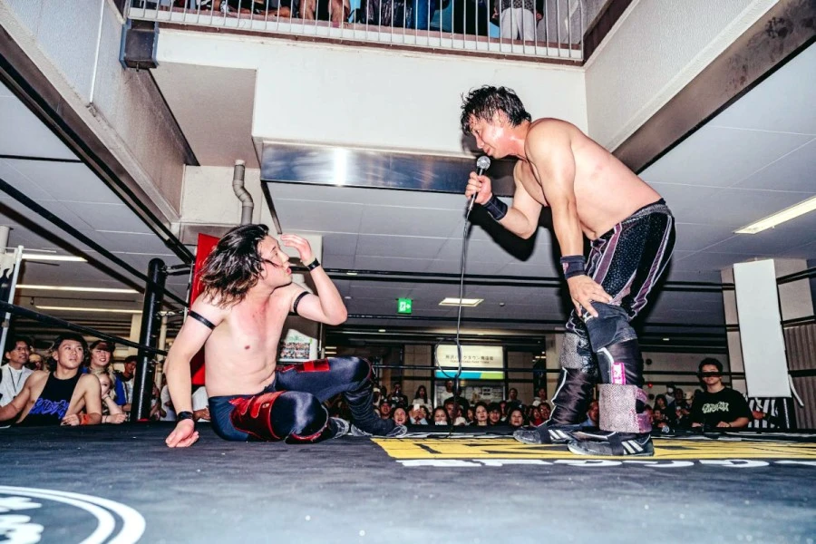 メインイベント・6人タッグマッチ