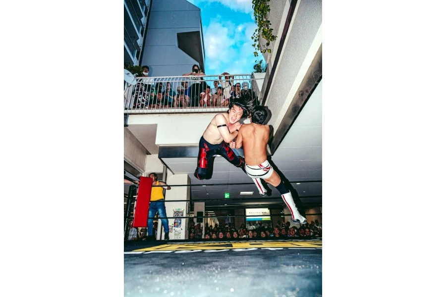 メインイベント・6人タッグマッチ