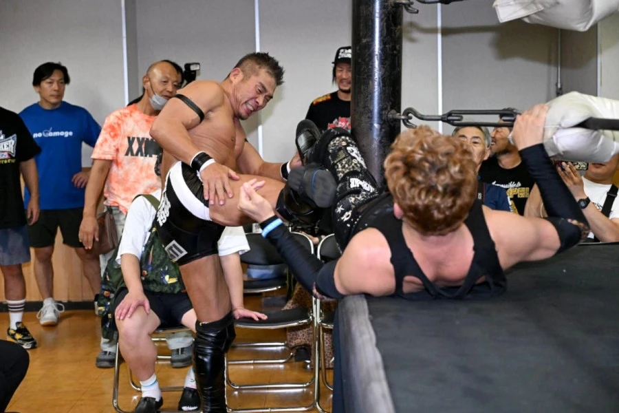  ダブルメインイベント　スピリット・オブ・ガンバレ世界無差別級選手権試合